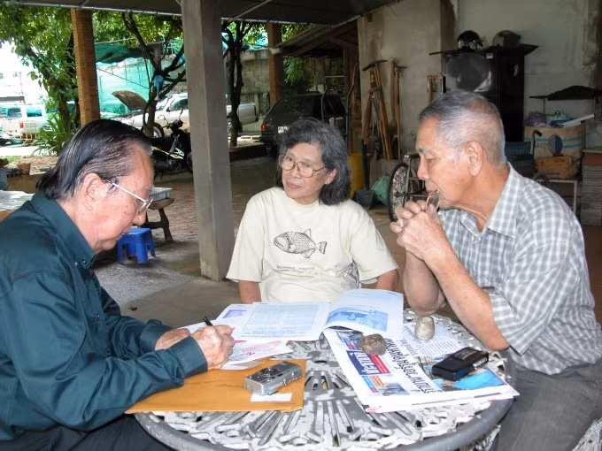 Cuộc gặp gỡ một số cựu nhân viên từng làm việc cho văn phòng TTXVN (1946-1951) tại Bangkok năm 2004.