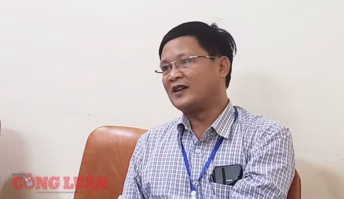 Ông Nguyễn Xuân Vân - Phó giám đốc Ban quản lý dự án ĐTXD huyện Hoài Đức (Hà Nội) làm việc với PV báo Nhà báo và Công luận.