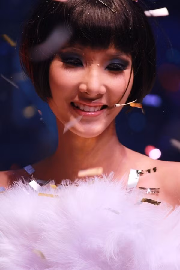 hoàng Thùy4