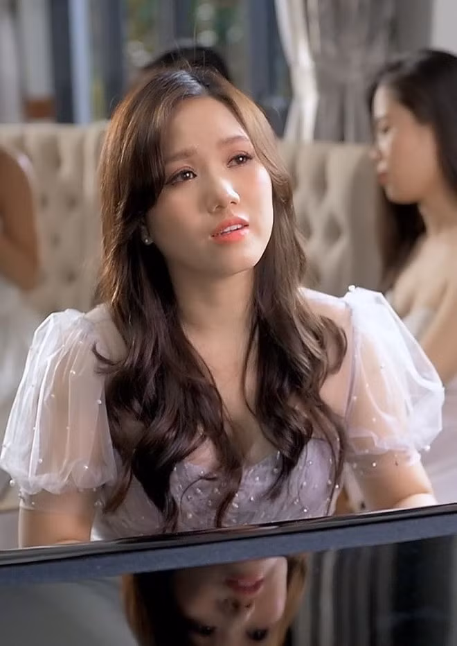 Thùy Chi xinh đẹp với lối make up nhẹ nhàng.
