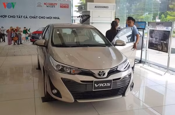 Bộ Công Thương đề xuất giảm 50% phí trước bạ đối với ôtô sản xuất, lắp ráp trong nước. Ảnh: VOV