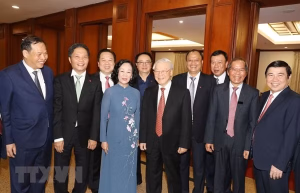 Tổng Bí thư, Chủ tịch nước Nguyễn Phú Trọng cùng các đại biểu tham dự Hội nghị Trung ương 12. Ảnh: TTXVN