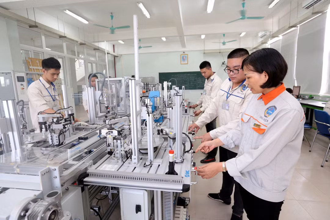 Chuyển mạnh từ 'trọng bằng cấp' sang 'trọng kỹ năng nghề', năng lực thực hành