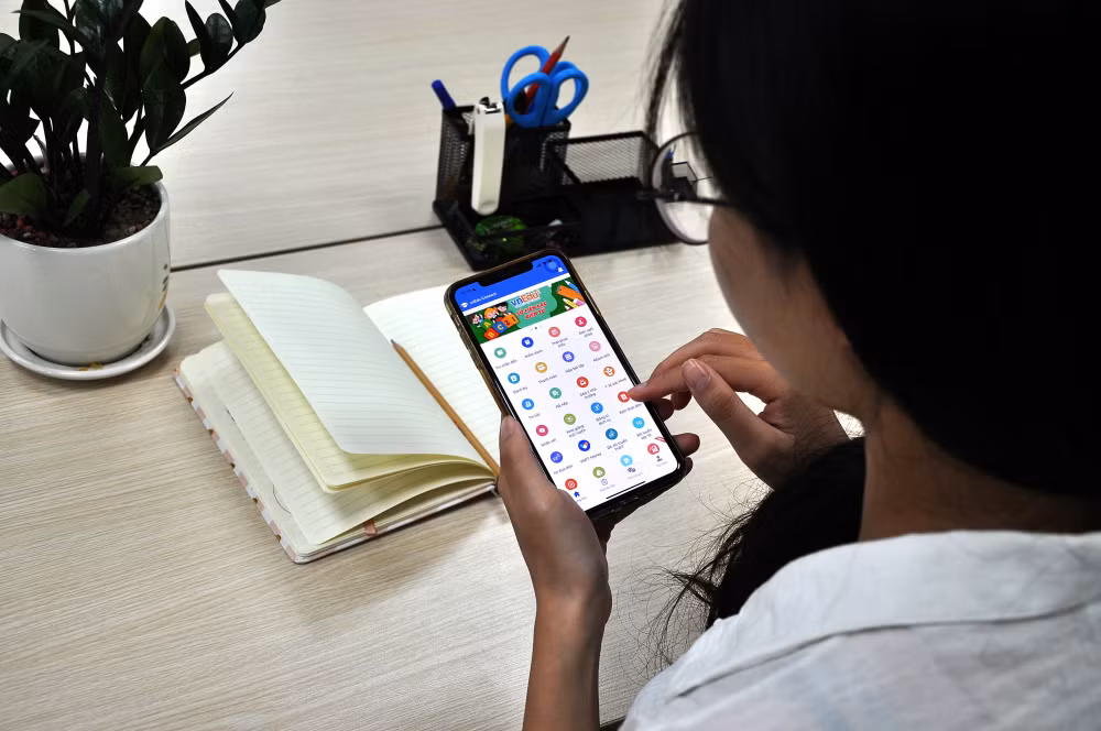 app vnedu connect de dang theo sat viec hoc tap cua con hinh 1