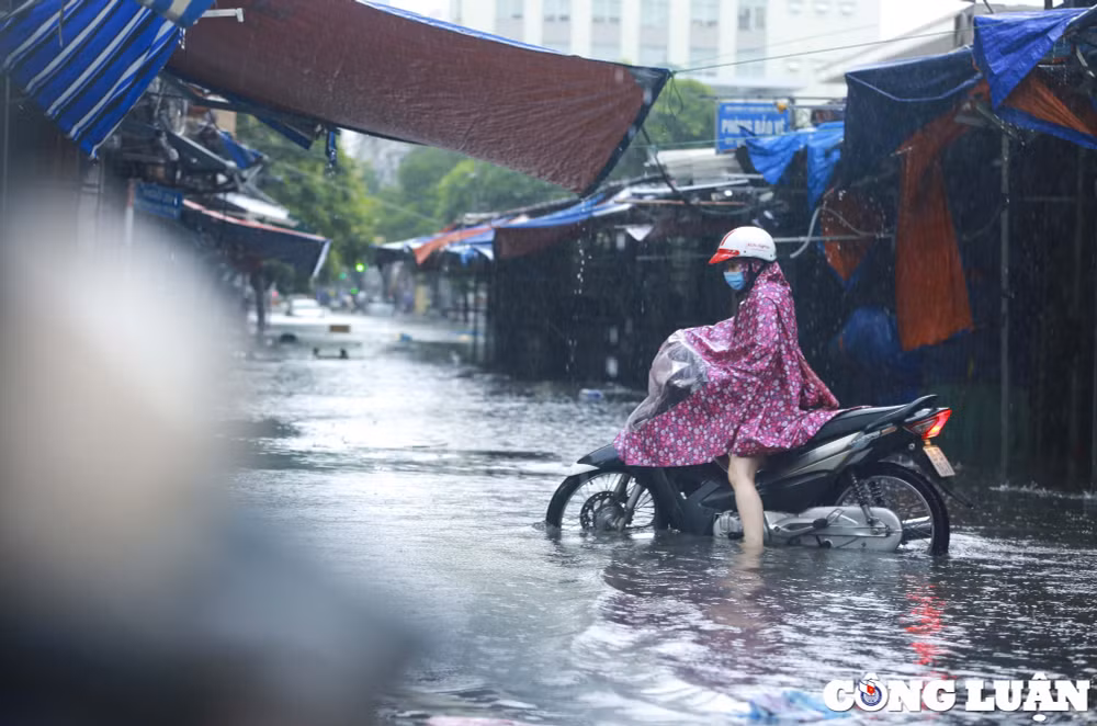 ha noi mua lon nhieu tuyen pho ngap sau trong bien nuoc hinh 6