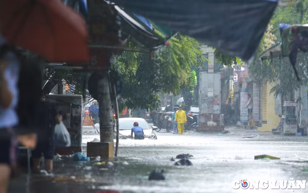 ha noi mua lon nhieu tuyen pho ngap sau trong bien nuoc hinh 12