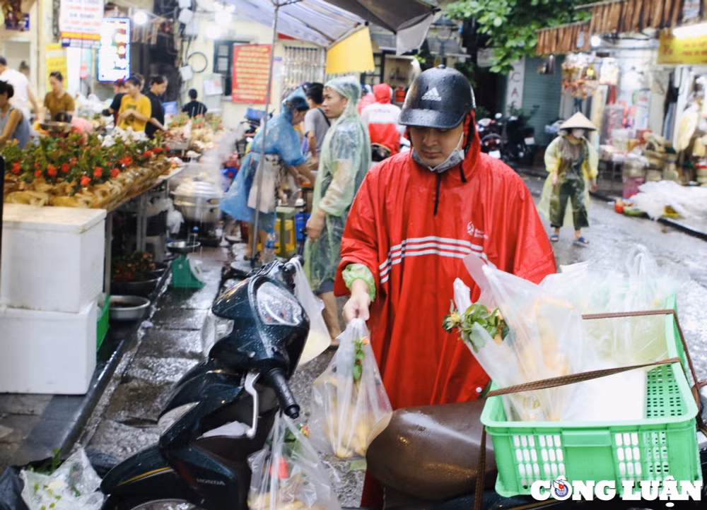 cho nha giau o ha noi nhon nhip trong ngay ram thang 7 hinh 14