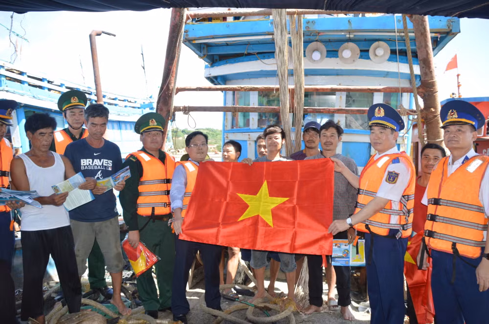 chong khai thac iuu thay doi tu nhan thuc den hanh dong hinh 2