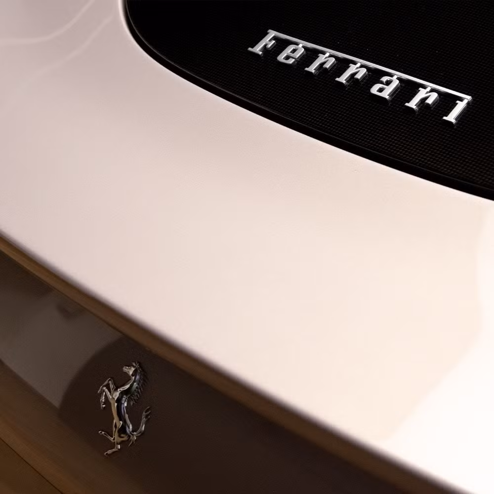 sieu xe ferrari roma mau hong rose cuon hut hinh 2