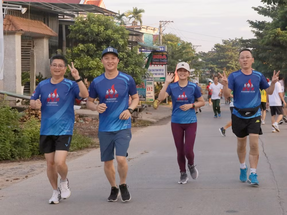 cac vdv marathon bsr chinh phuc thu thach tai giai chay duong len suoi chi hinh 4