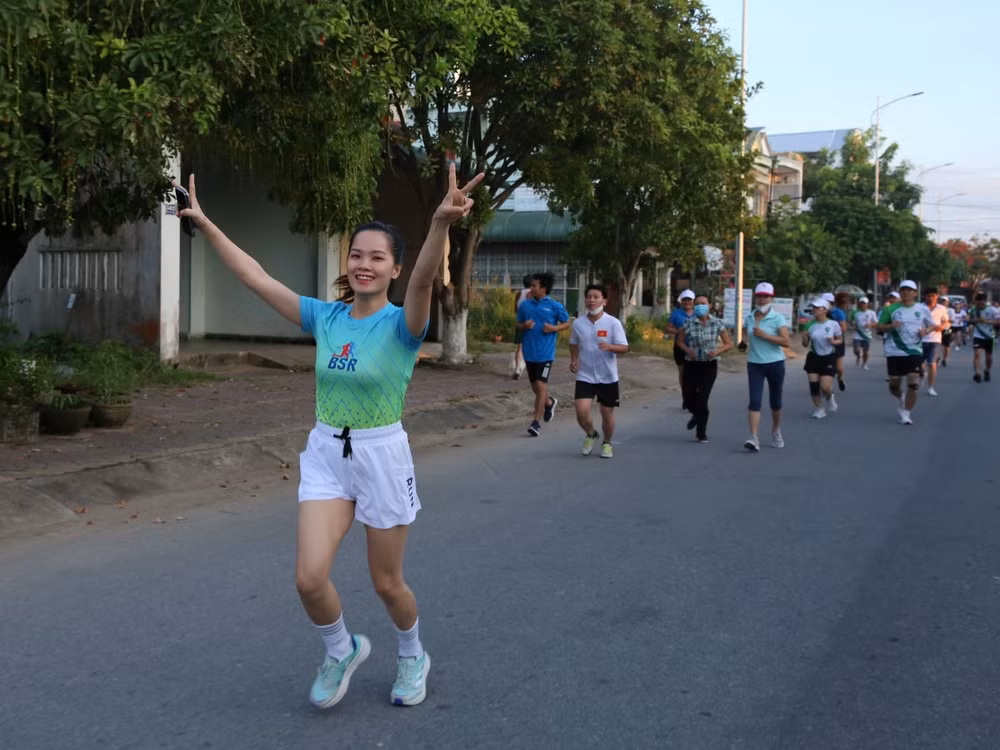 cac vdv marathon bsr chinh phuc thu thach tai giai chay duong len suoi chi hinh 6
