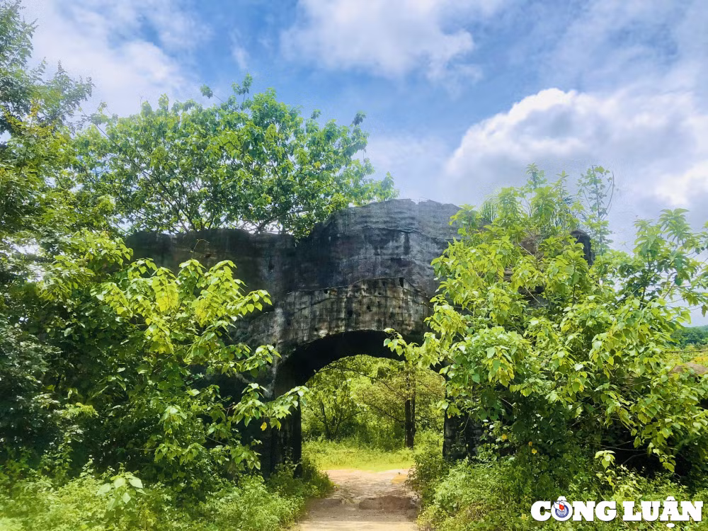 can canh khu du lich suoi nuoc nong tiem nang bi bo hoang 17 nam o kon tum hinh 1