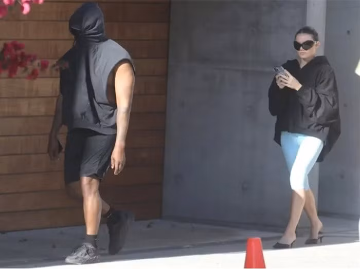 kanye west bi mat dua bo moi dao choi o malibu hinh 2