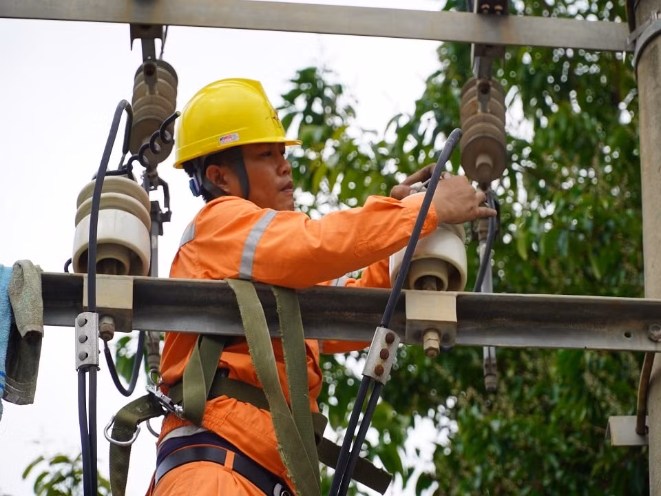 evnnpc dam bao cung cap dien on dinh phuc vu phat trien kinh te xa hoi trong thang 7 hinh 1
