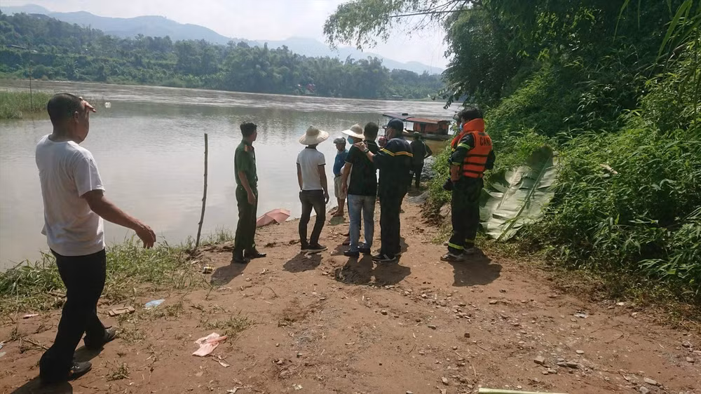 lao cai tim thay thi the nam sinh bi lu cuon sau 2 ngay mat tich hinh 1