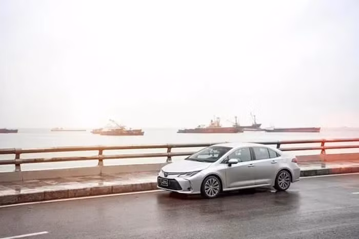 toyota corolla altis 2022 nang dong va tre trung hinh 3