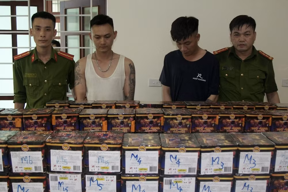 bat 3 doi tuong cau ket mua 350 kg phao tai lao ve ban kiem loi hinh 1
