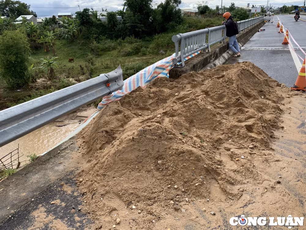kon tum khan truong khac phuc su co sut lun nut toac tren cay cau tu nguon von trai phieu chinh phu hinh 2