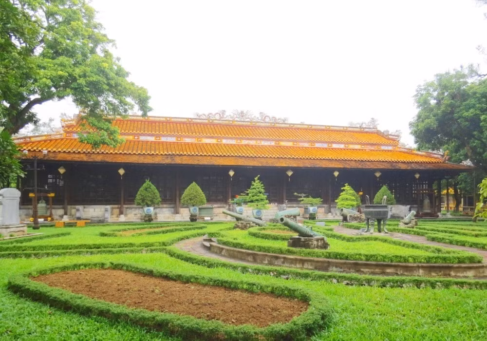 dau an van hoa gia tri lich su cua di tich quoc tu giam trieu nguyen o hue hinh 9