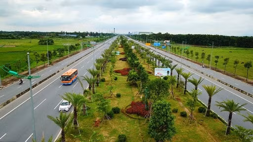 khoang 650km duong quoc lo se duoc chuyen thanh duong dia phuong hinh 1