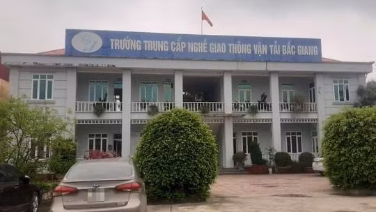 gay thiet hai 900 trieu dong 3 lanh dao truong trung cap nghe bac giang bi khai tru dang hinh 1
