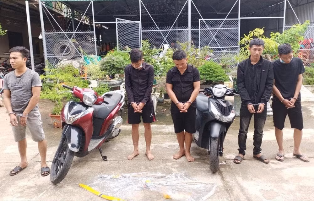 biet vo ngoai tinh chong ru ban nhau tim den phong tro chem tinh dich hinh 1