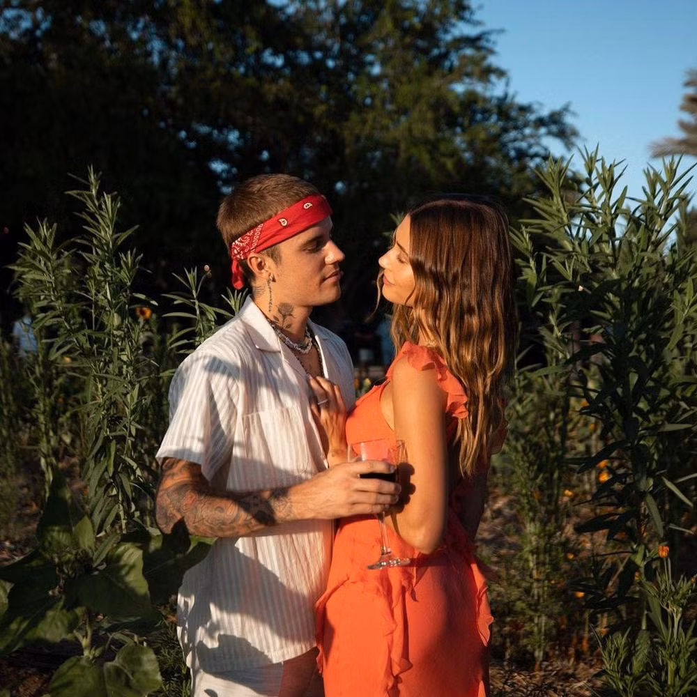 hailey baldwin va justin bieber bao gio muon co con hinh 1