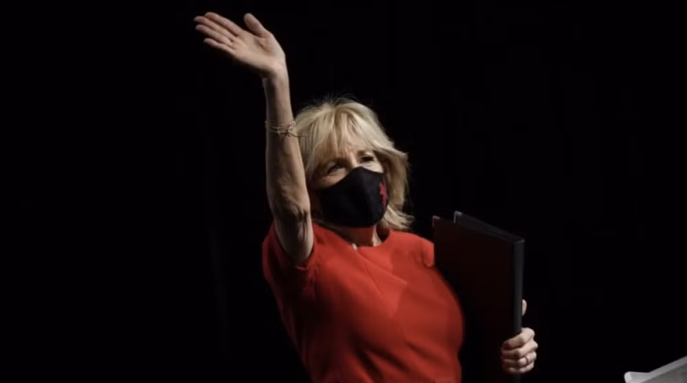 de nhat phu nhan my jill biden duong tinh voi covid 19 hinh 1
