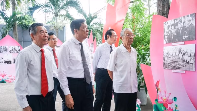 tp can tho to chuc trien lam anh ve chu tich ho chi minh hinh 1