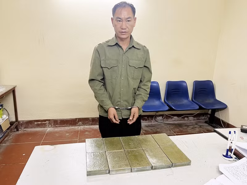bat giu doi tuong tai son la thu giu 10 banh heroin hinh 1