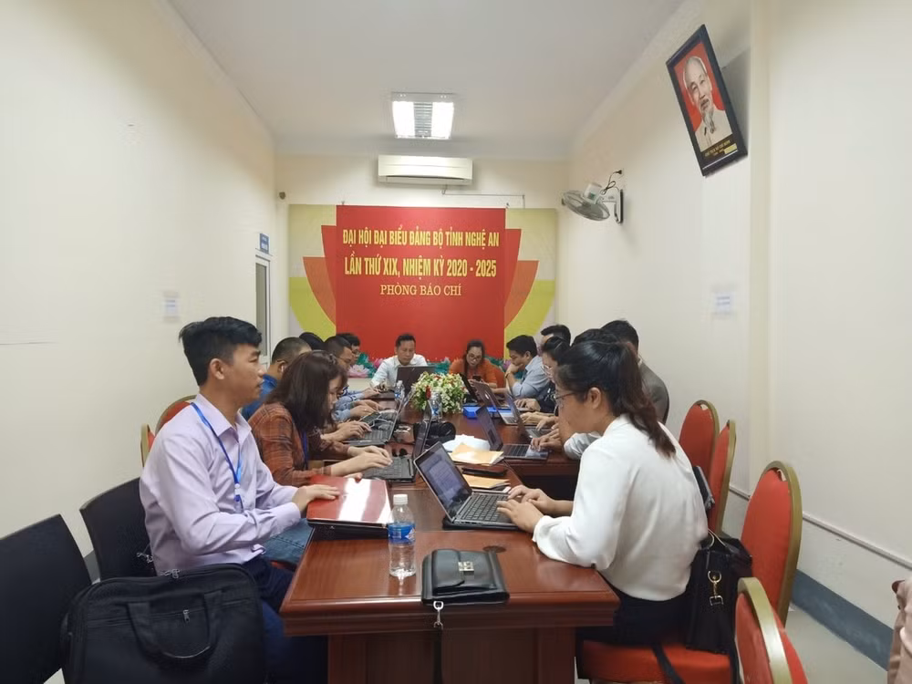 nghe an yeu cau cu can bo dau moi chuyen trach tiep nhan xu ly thong tin bao chi du luan neu hinh 1