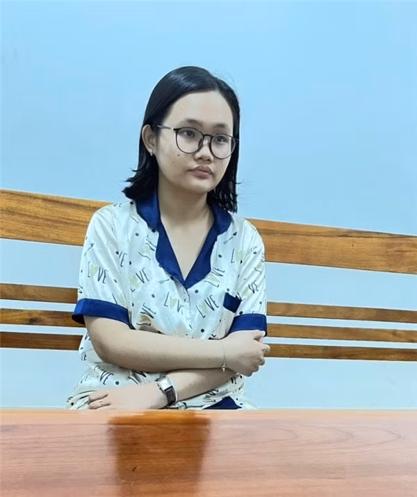 nu sinh dung xyanua sat hai cha ruot bi de nghi truy to 3 toi danh hinh 1