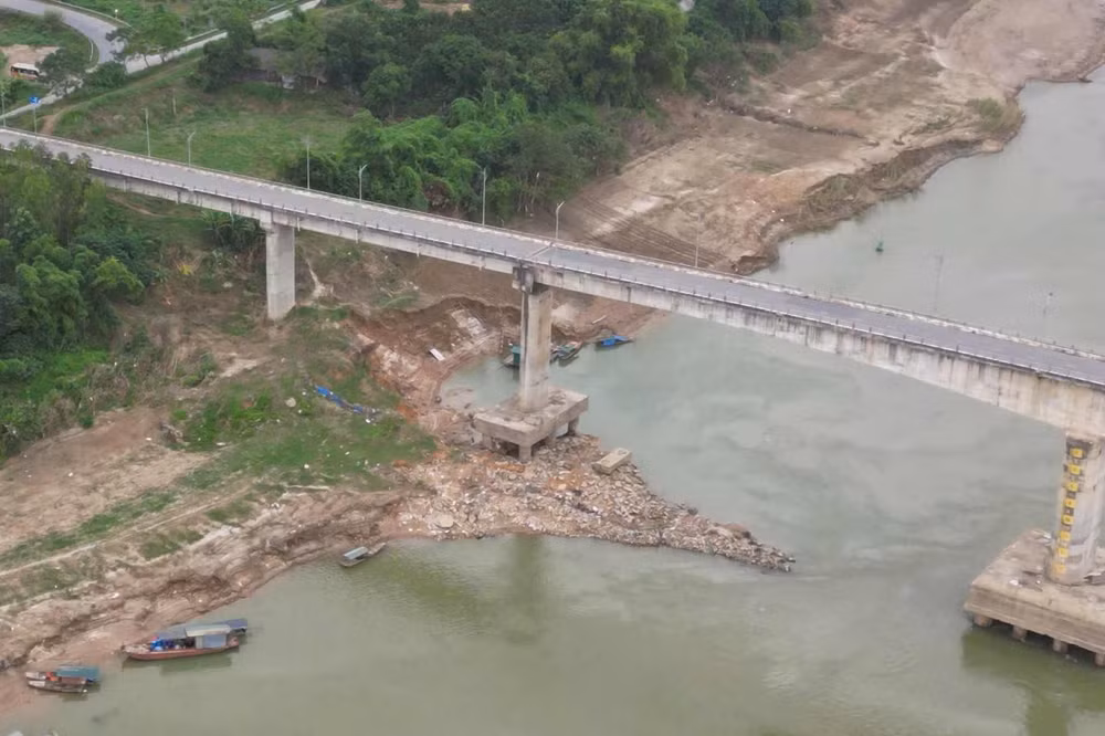 Cầu sông Lô hư hỏng sau chỉ khoảng 10 năm đưa vào sử dụng. Ảnh: Tô Công