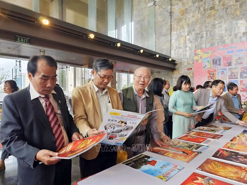 171210-nguoi-dan-tham-quan-tim-hieu-tai-hoi-bao-xuan-binh-ngo-2026-anh-trinh-bang-nhiem-ttxvn.jpg