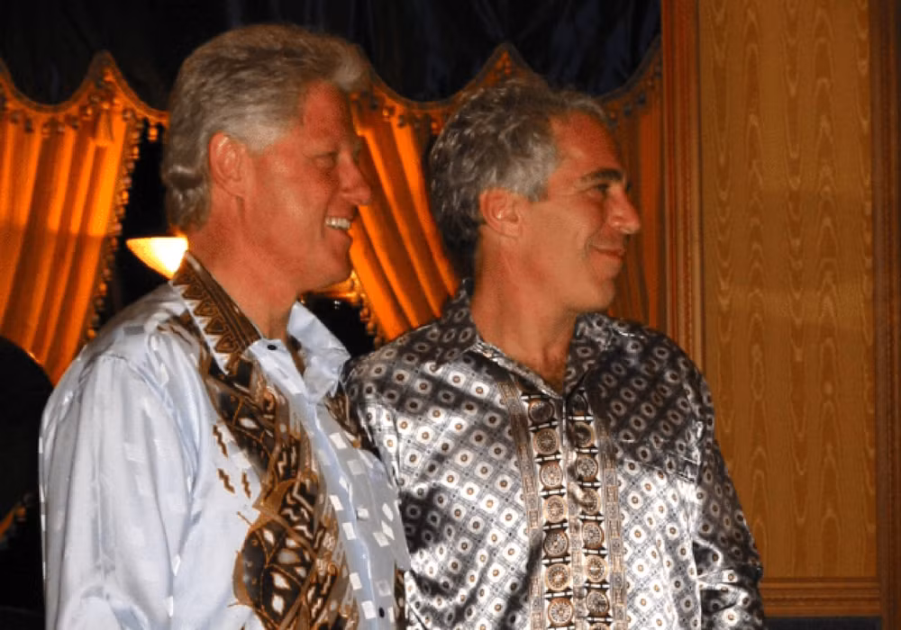 Hình ảnh này do Bộ Tư pháp Washington công bố ngày 19 tháng 12 năm 2025, cho thấy cựu Tổng thống Bill Clinton và Jeffrey Epstein.