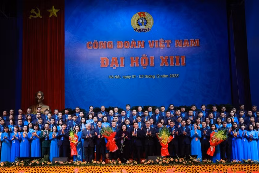 ong nguyen dinh khang tiep tuc duoc tin nhiem bau giu chuc chu tich tong lien doan lao dong viet nam khoa xiii hinh 1