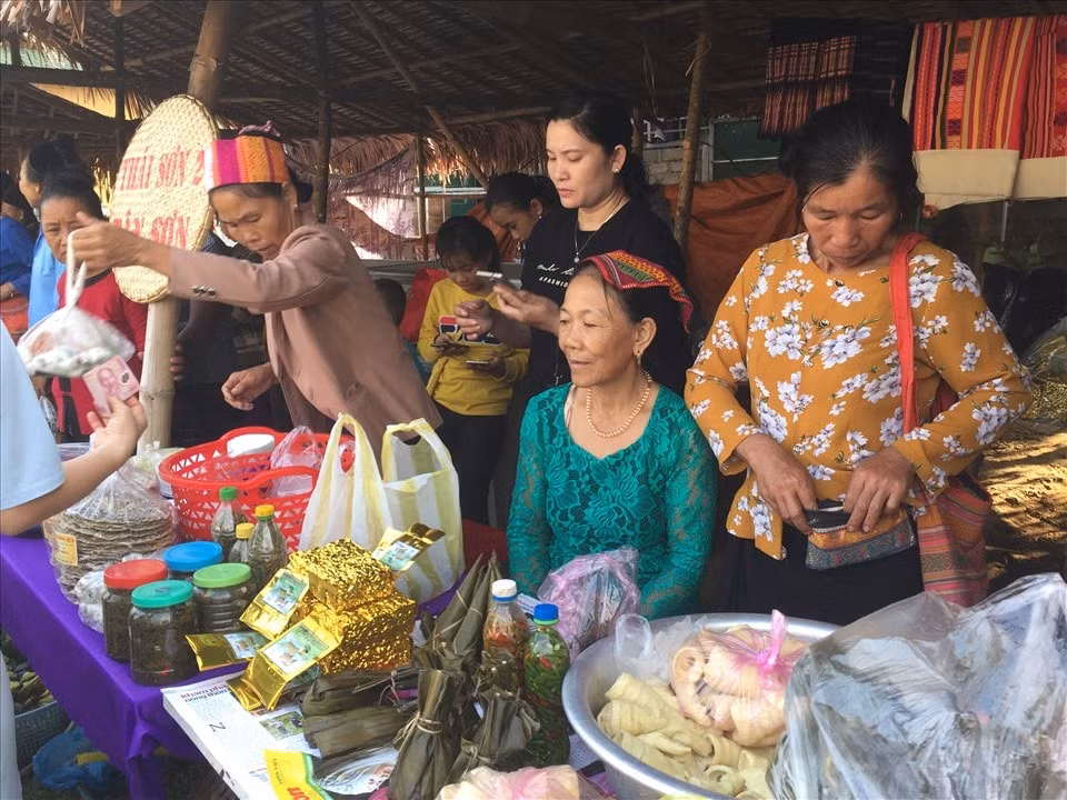 phien cho vung cao net dac sac van hoa gan voi bao ton gia tri va tao sinh ke hinh 2