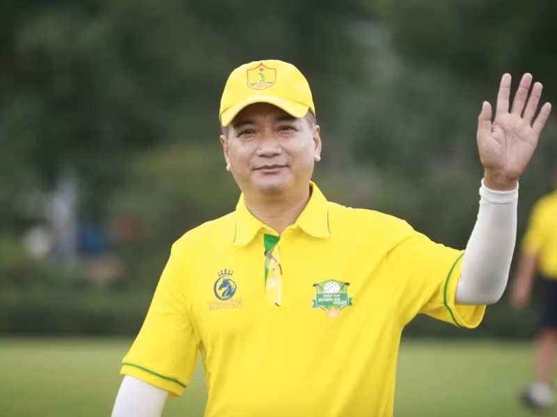 huan luyen vien golf dinh cong loi nguoi truyen lua nang trinh cho hang ngan golfer hinh 1