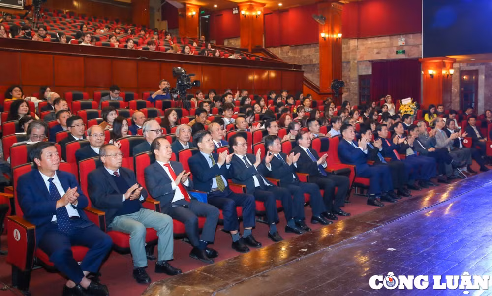 ton vinh tac pham ly luan phe binh van hoc nghe thuat xuat ban nam 2022 hinh 1