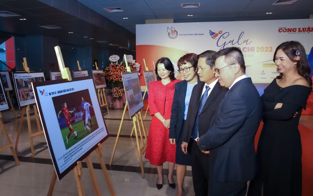 gala bao chi 2023 danh thuc ban linh va cham den trai tim hinh 2