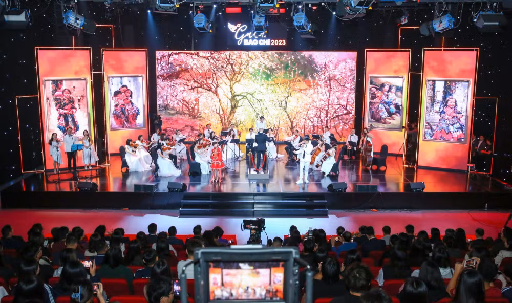 gala bao chi 2023 danh thuc ban linh va cham den trai tim hinh 1