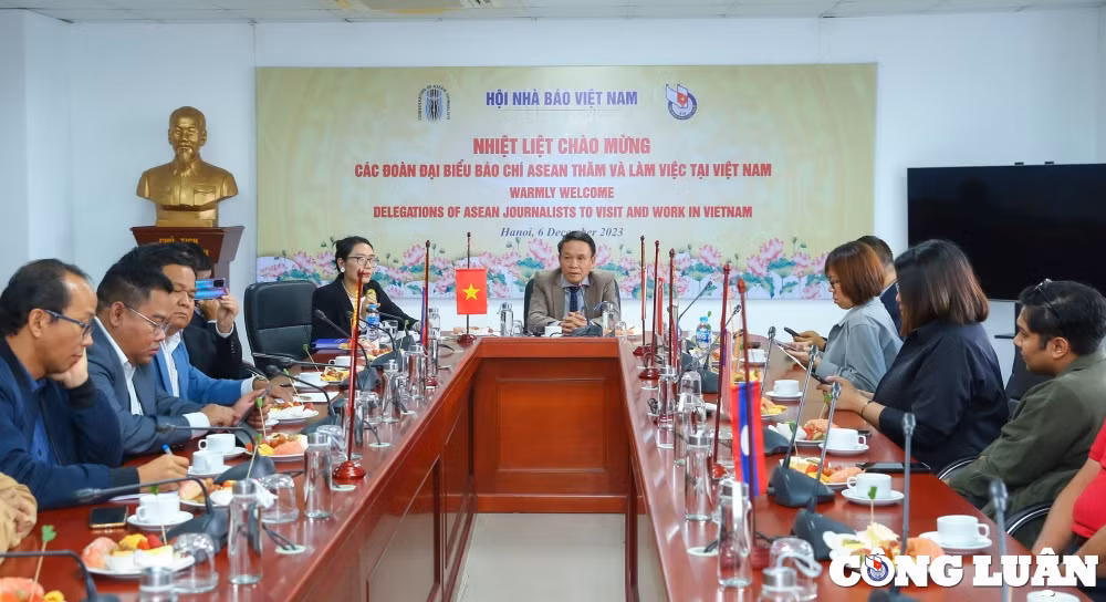 hoi nha bao viet nam tiep dai su quan va doan dai bieu cac nha bao den tu lien doan bao chi asean hinh 1