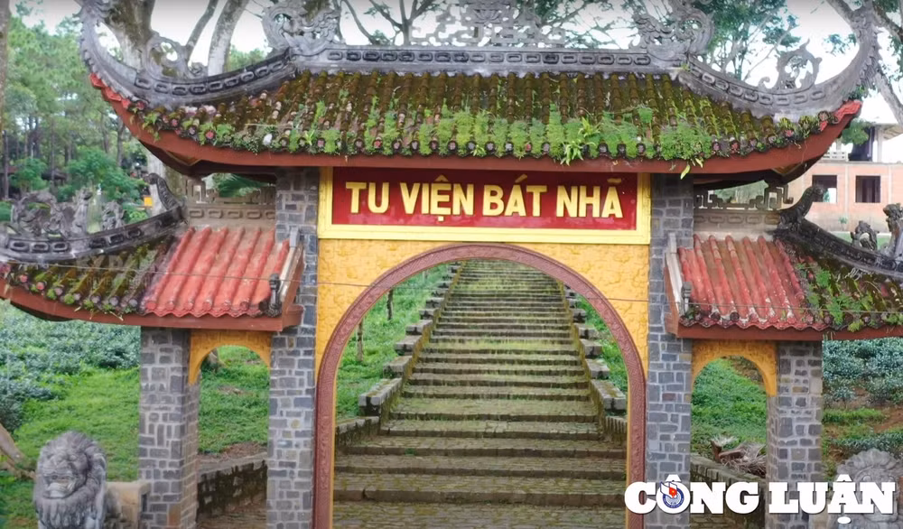 ghe tham tu vien bat nha diem du lich tam linh dep nhu tranh o lam dong hinh 1