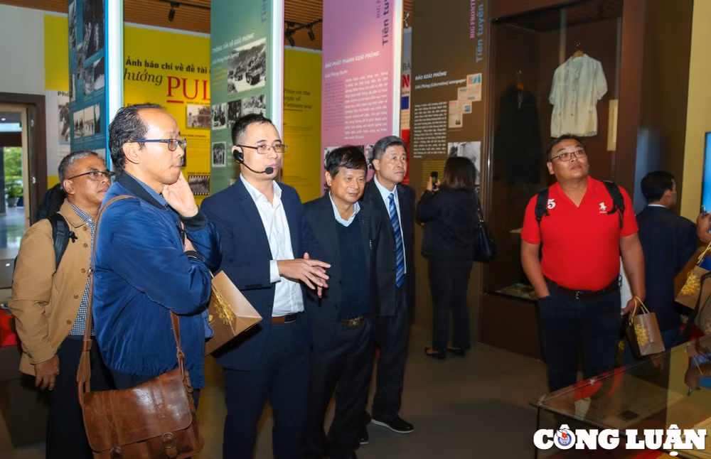 doan dai bieu cac nha bao khu vuc asean tham quan bao tang bao chi viet nam hinh 4