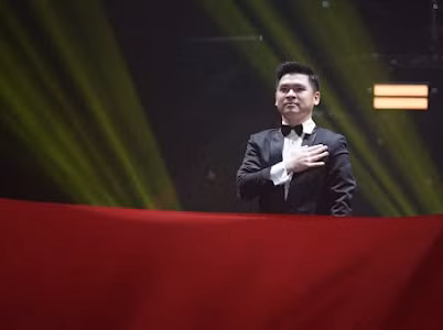 pho chu tich tt group vao vai nhac truong trong tiet muc dac biet ky niem 30 nam thanh lap tap doan hinh 2