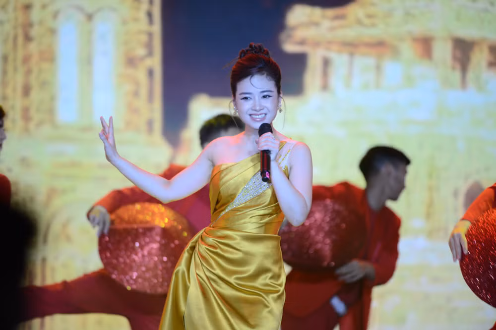 dai tiec am thanh va anh sang trong le ky niem 30 nam thanh lap tap doan tan a dai thanh hinh 11