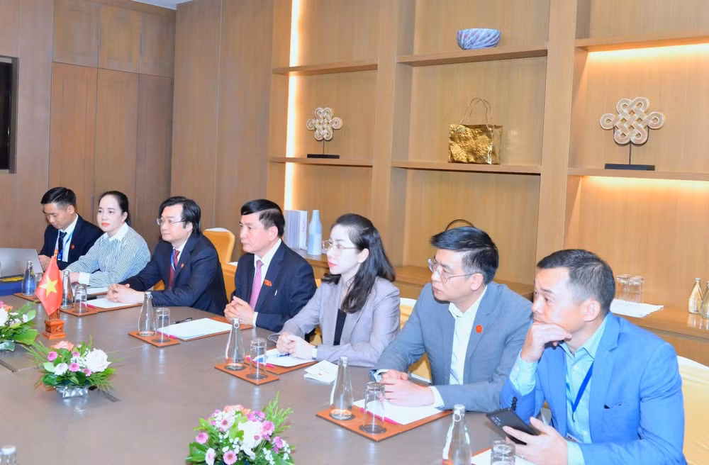 tang cuong hop tac giua ban thu ky quoc hoi cua viet nam va lao hinh 1