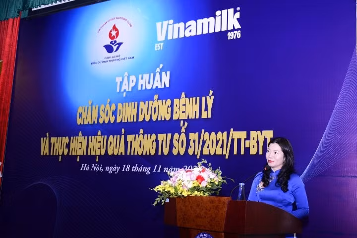 vinamilk cung cau lac bo dieu duong truong viet nam tap huan cham soc dinh duong benh ly cho dieu duong phia bac hinh 2