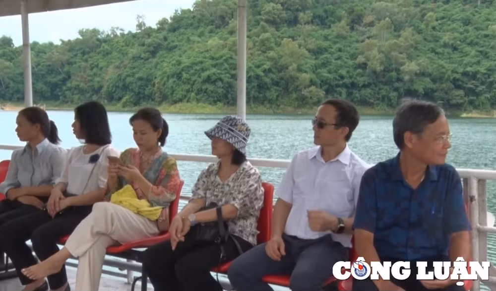 ban muong bich tru diem den giau ban sac van hoa o hoa binh hinh 3