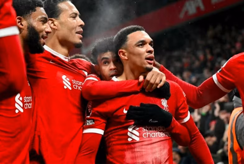 ghi ban phut cuoi liverpool thang kich tinh truoc fulham hinh 1